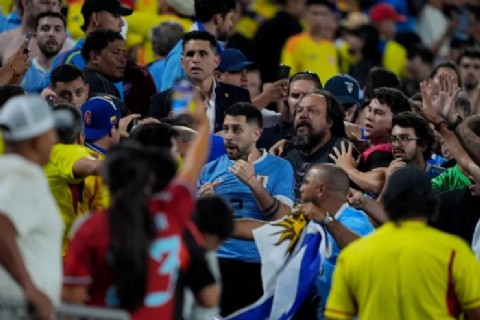 VIDEO | Una estrella uruguaya se peleó con fanáticos colombianos al término de la semifinal de la Copa América
