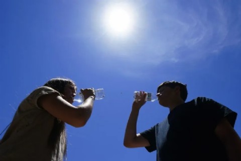 Emiten alerta por alto índice de calor en los condados de Broward y Miami-Dade
