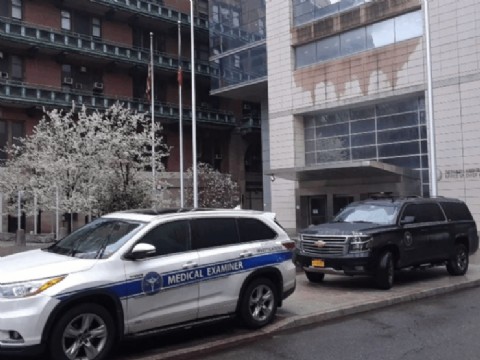Un cadáver fue hallado envuelto con sábanas dentro de un departamento en Nueva York