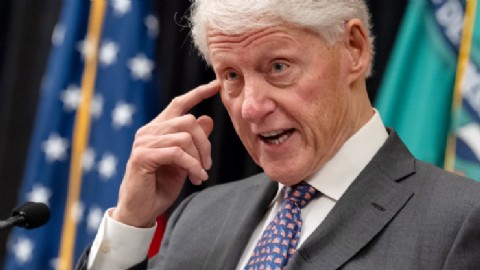 Clinton negó haber presenciado delitos vinculados a Epstein y defendió a Hillary ante el Congreso