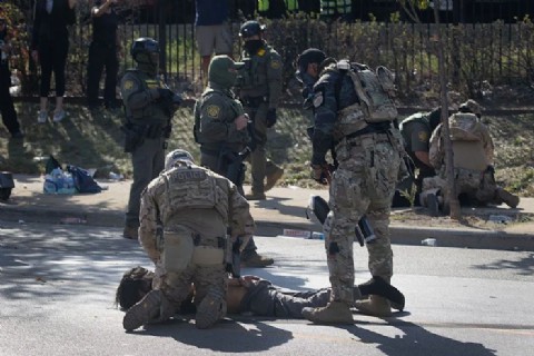 Detienen a 13 manifestantes mientras Trump federaliza la Guardia Nacional de Illinois
