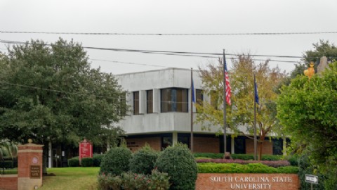 Tiros y pánico en la universidad: cierre total del campus en Carolina del Sur