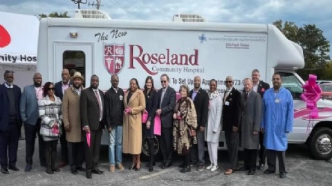 Nueva unidad móvil de mamografías ayuda con la detección temprana del cáncer de mama en Chicago