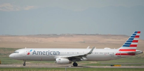 Emergencia aérea en Las Vegas: un vuelo de American Airlines debió regresar tras falla de motor