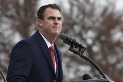 El gobernador de Oklahoma apoyará las deportaciones masivas de inmigrantes ordenadas por el nuevo Gobierno