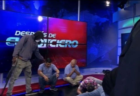 VIDEO | Ecuador: encapuchados tomaron una cadena de televisión en vivo tras la declaración del Estado de Emergencia