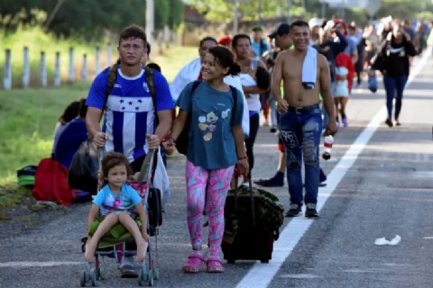 México quiere ayudar a parar migrantes, pero pide diálogo con Cuba