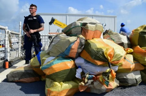 La Guardia Costera descargó en Miami cocaína incautada por valor de $186 millones en el Atlántico y el Caribe