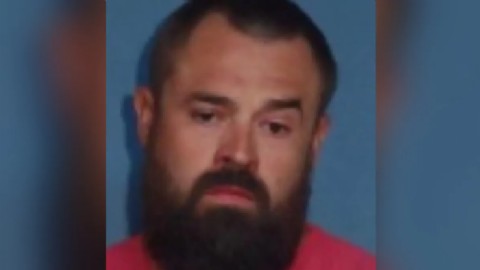 Un padre acusado de matar al violador de su hija ahora quiere ser sheriff en Arkansas