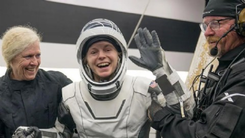 Regreso anticipado: evacuaron a cuatro astronautas de la EEI por una emergencia médica