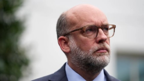 VIDEO | Más de 10 mil empleados federales en riesgo: la Casa Blanca pisa el acelerador del ajuste