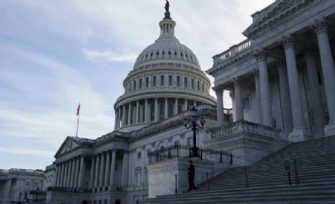 Se robó 240 celulares del Congreso y los revendió: un exfuncionario bajo la lupa del FBI