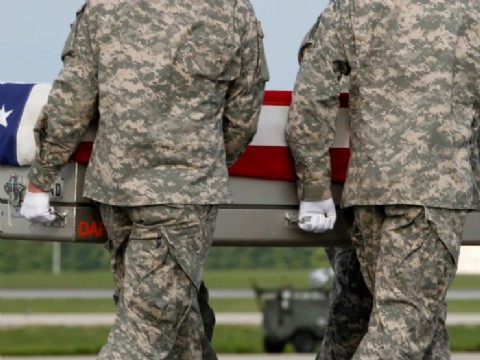 Se confirmó la identidad de seis militares muertos tras la caída de un avión KC-135 en Irak