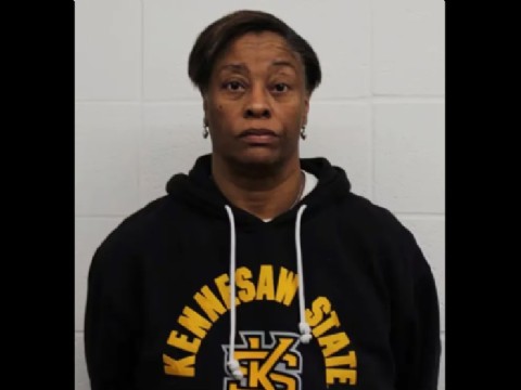 Un exbombero y su hija de 15 años fueron asesinados a tiros en su casa y la principal sospechosa es su pareja