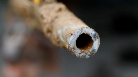 Chicago enfrentará un plazo extendido para reemplazar tuberías de plomo y garantizar agua potable segura