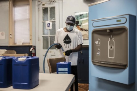 Escuelas de California bajo alarma: en Oakland, el agua potable está contaminada con plomo