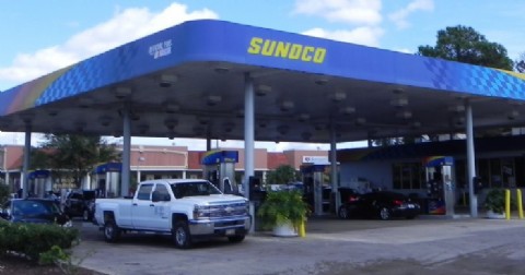 Aumenta el precio de la gasolina en Florida mientras cae a nivel nacional