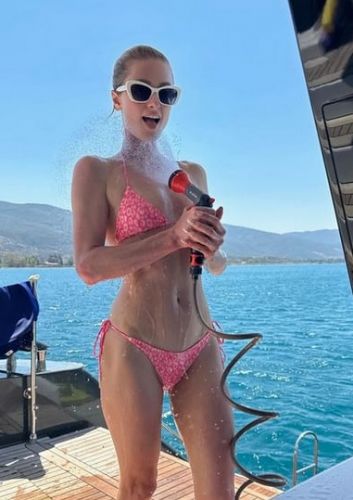 Paris Hilton, una "Barbie" mojada