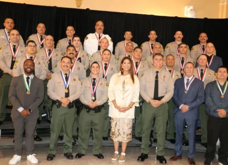Premian el valor de los alguaciles del condado de Los Ángeles