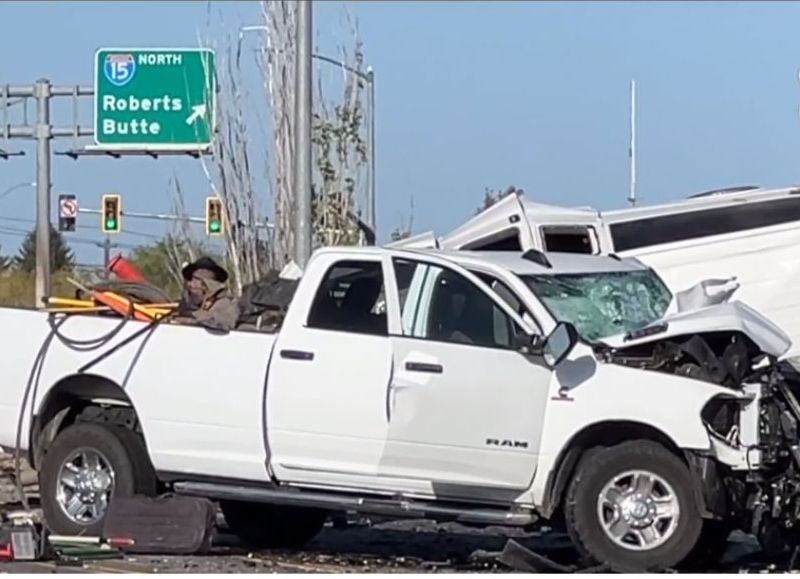 Seis muertos y al menos 10 heridos tras choque de una camioneta de pasajeros en Idaho