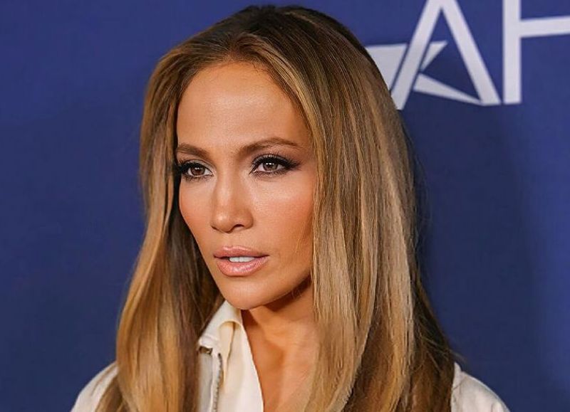 Jennifer López causa sensación con su estilo y su sesión de fotos en un lugar inesperado