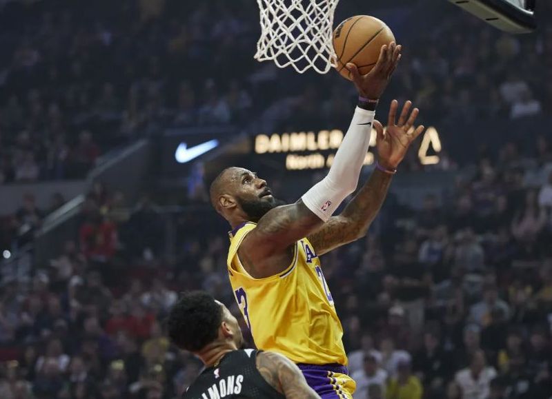 LeBron James brilla con 40 puntos y lidera la victoria de los Lakers sobre Portland