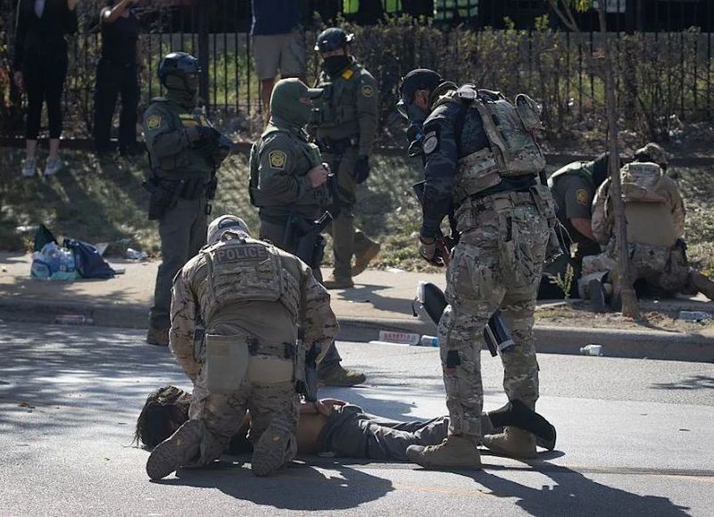 Detienen a 13 manifestantes mientras Trump federaliza la Guardia Nacional de Illinois