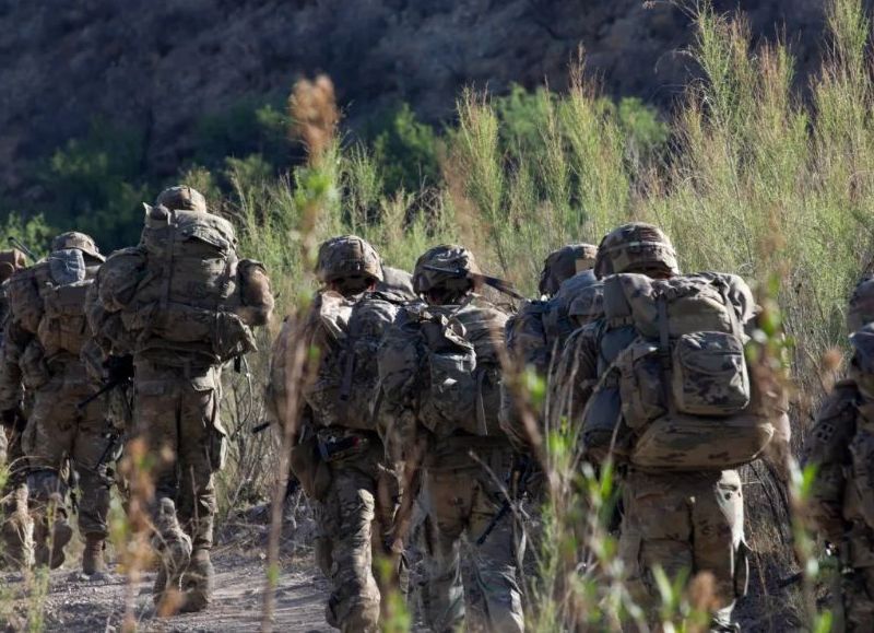 El Pentágono refuerza su frontera con México con más de 1100 soldados adicionales