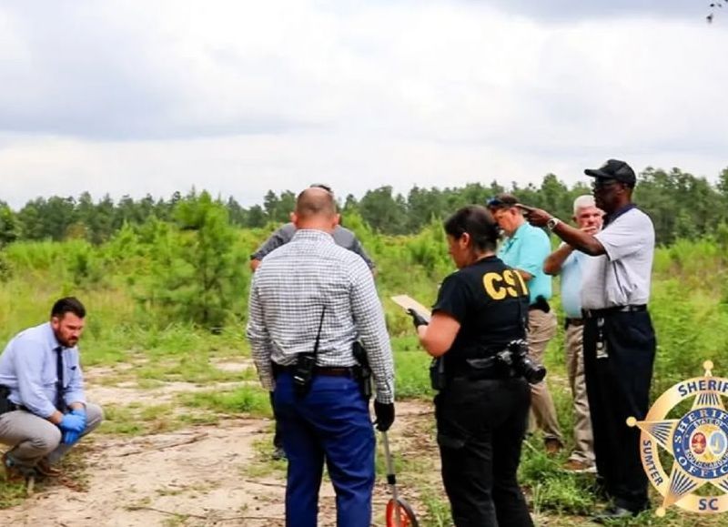 Investigan la muerte de dos mujeres en zona rural de Rembert, Carolina del Sur