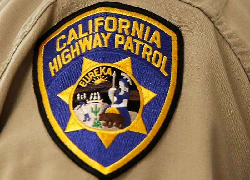 Un oficial de californiano resultó herido tras ser atropellado en una autopista de Los Ángeles