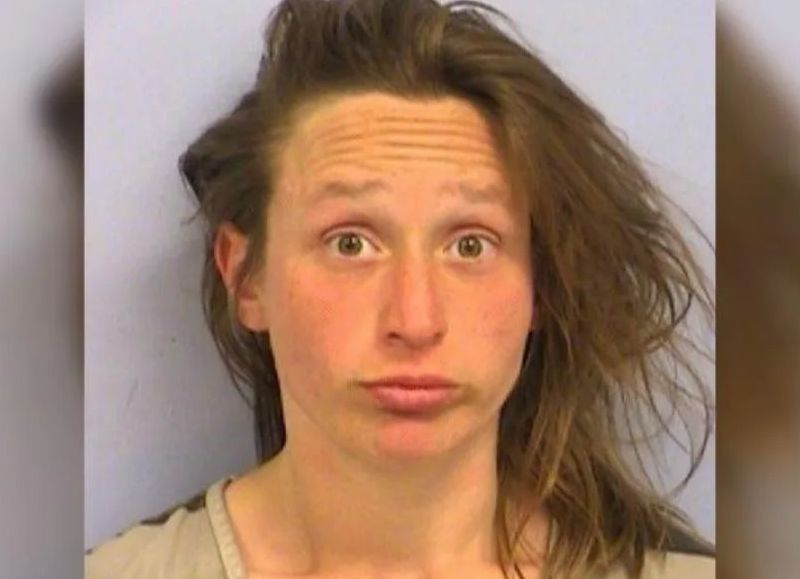 Insólito arresto en Texas: la atraparon masturbándose y siguió en el móvil policial