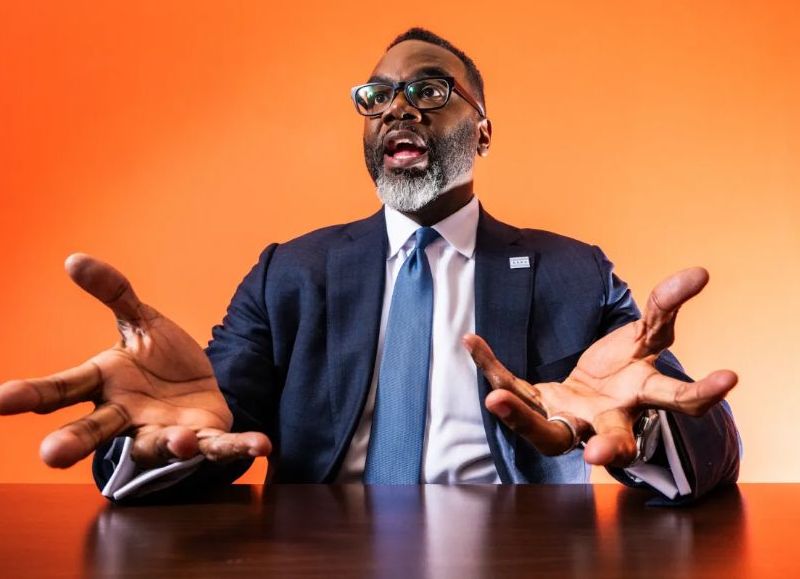 El plan de presupuesto de Chicago: una jugada arriesgada del alcalde Brandon Johnson
