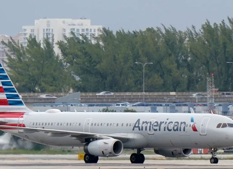 Un avión de American Airlines aterrizó de emergencia en Los Ángeles