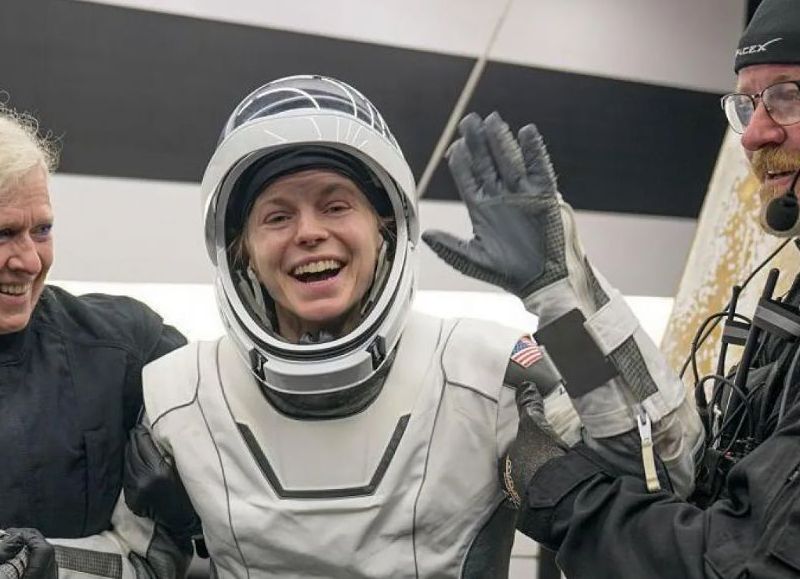 Regreso anticipado: evacuaron a cuatro astronautas de la EEI por una emergencia médica