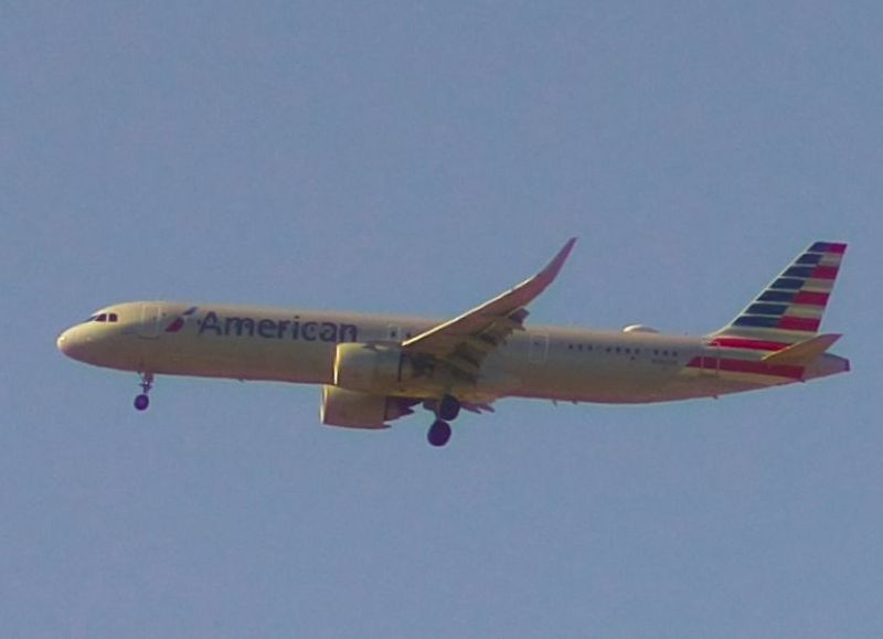 Aterrizaje forzoso en vuelo de American Airlines causa heridas leves a seis personas