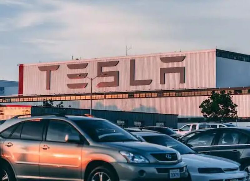 Tesla baja los precios de sus vehículos para impulsar ventas