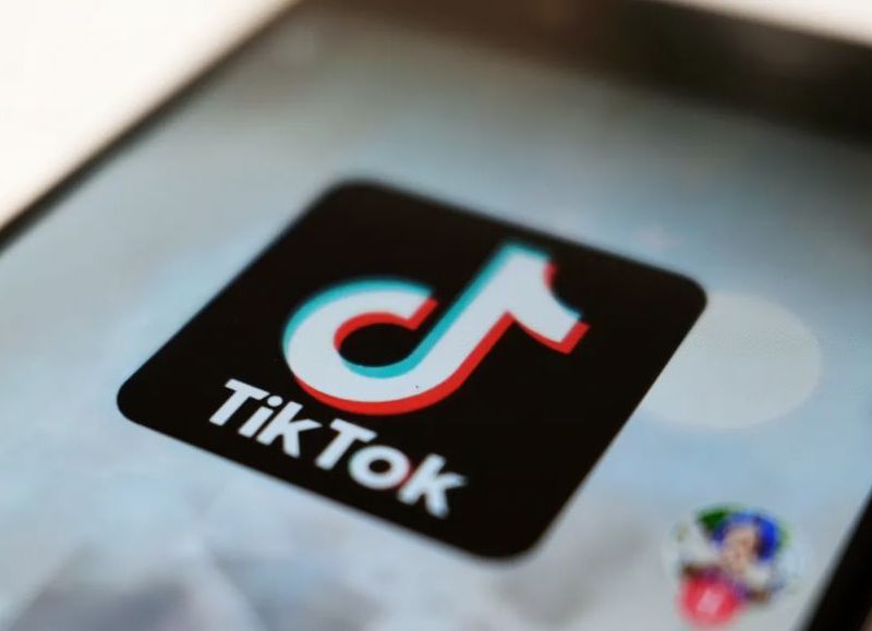 14 Estados demandaron a TikTok por provocar "adicción" y dañar salud mental de jóvenes
